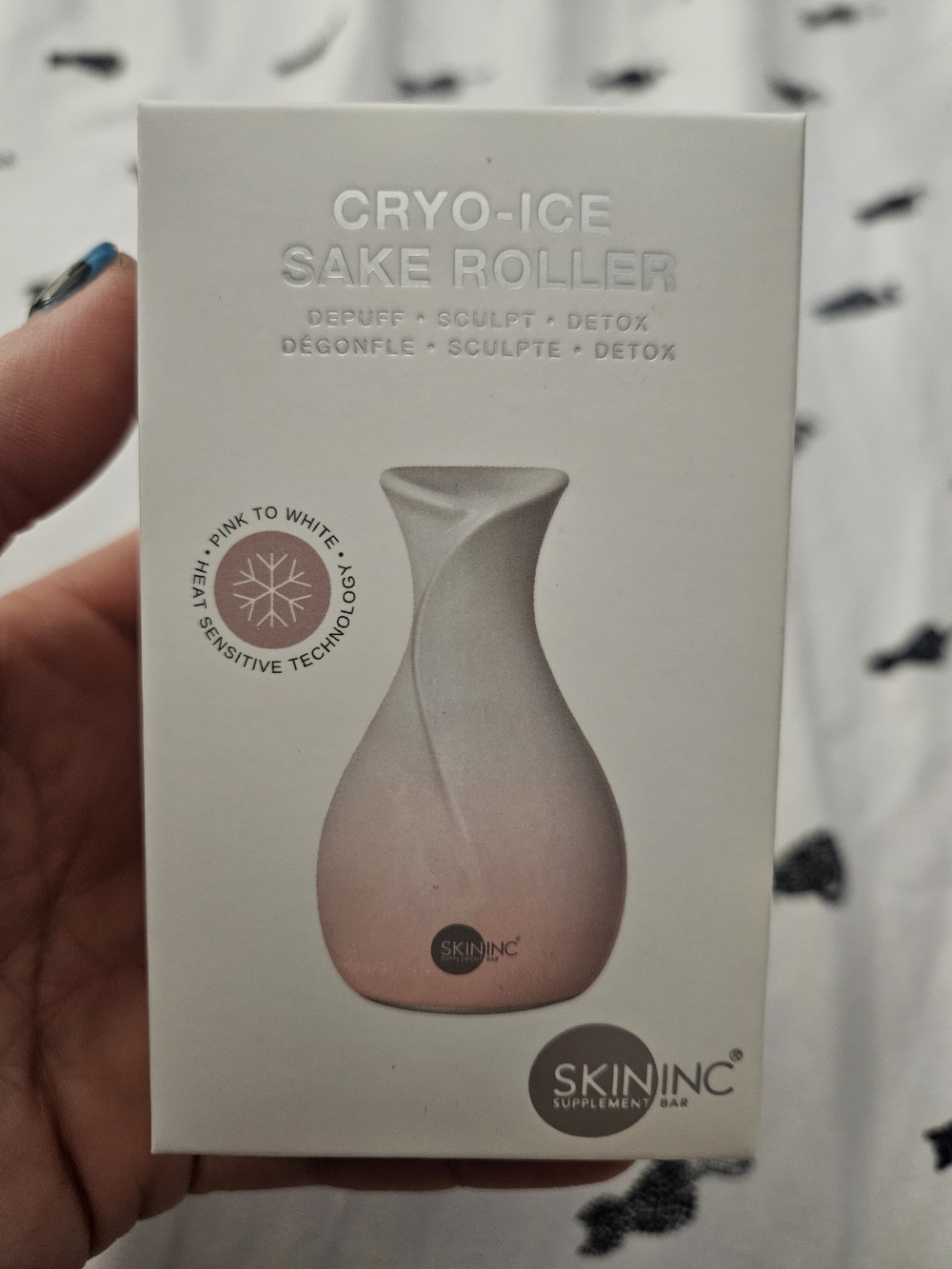 Skin Inc Cryo-Ice Sake Roller – Pink to White Cooling Facial Tool